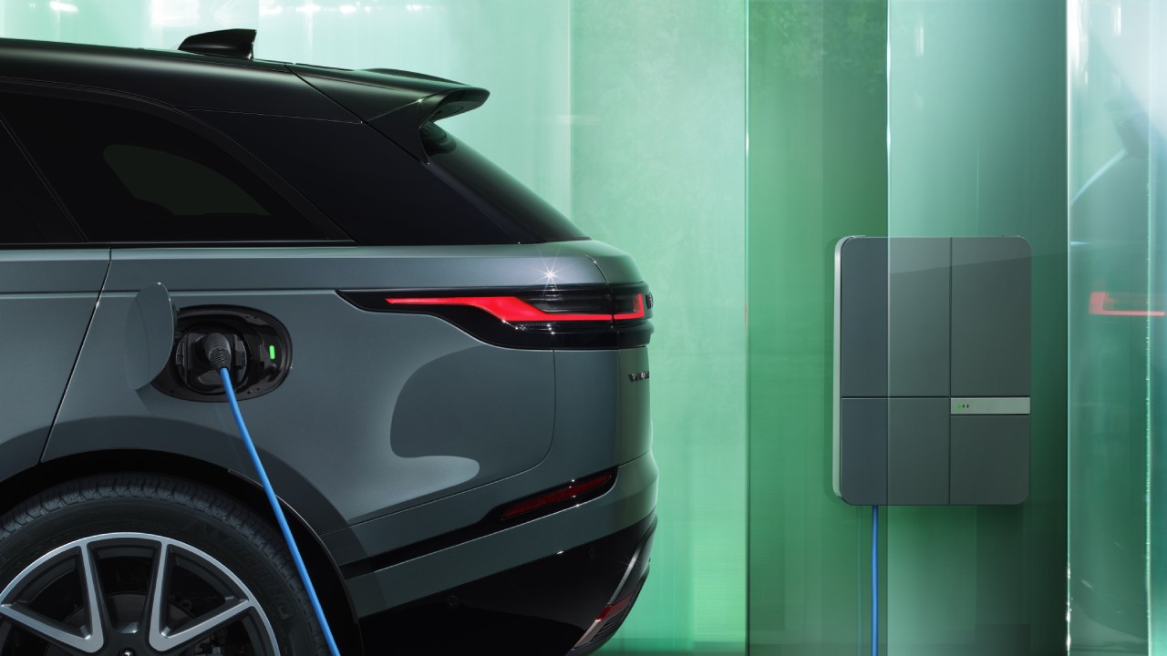 2024 Range Rover Velar charging