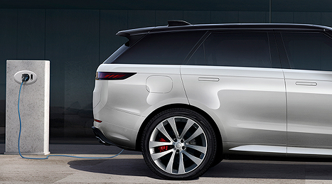 Experience the efficiency of a hybrid with Land Rover Business Contract Hire