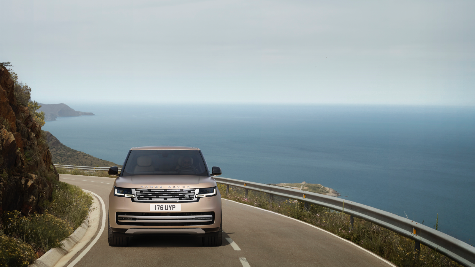 INTRODUCING THE NEW RANGE ROVER: BREATHTAKING MODERNITY, PEERLESS REFINEMENT AND UNMATCHED CAPABILITY’