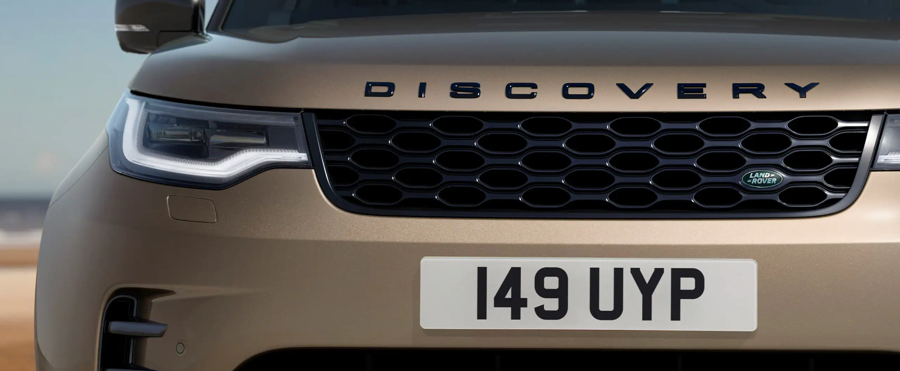 Close up of grille on land rover discovery