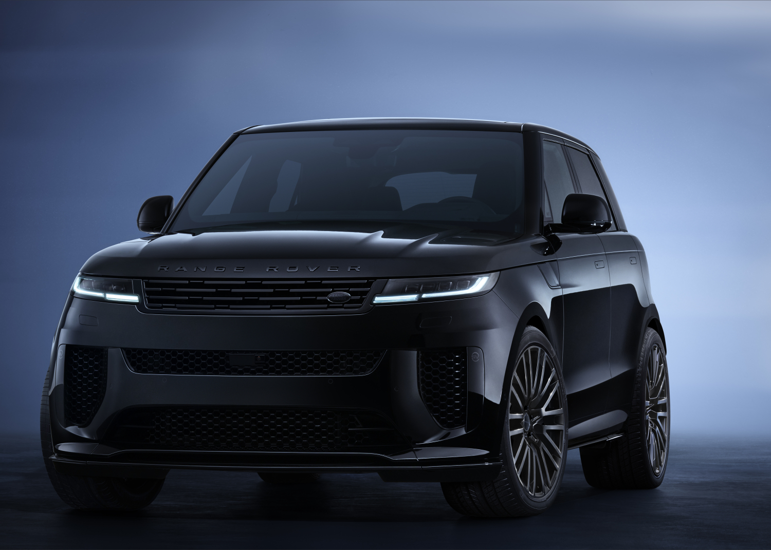 DIPPED IN BLACK: NEW RANGE ROVER SPORT SV BLACK