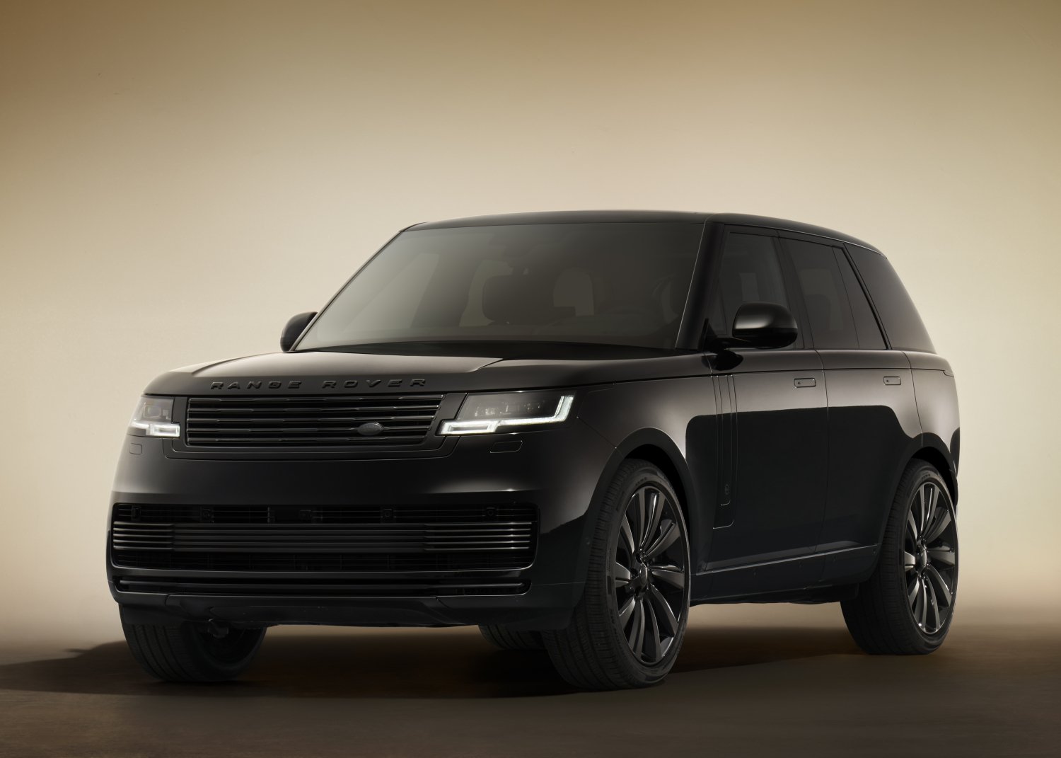 INTRODUCING RANGE ROVER SV BLACK: PIONEERING SENSORY AUDIO AND STRIKING NEW DESIGN DETAILS FOR LUXURY LEADER